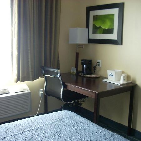 Days Inn & Suites By Wyndham Ozone Park/Jfk Airport New York Eksteriør bilde