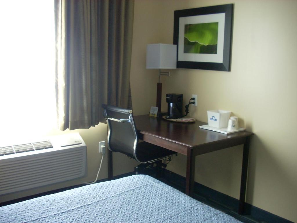 Days Inn & Suites By Wyndham Ozone Park/Jfk Airport New York Eksteriør bilde