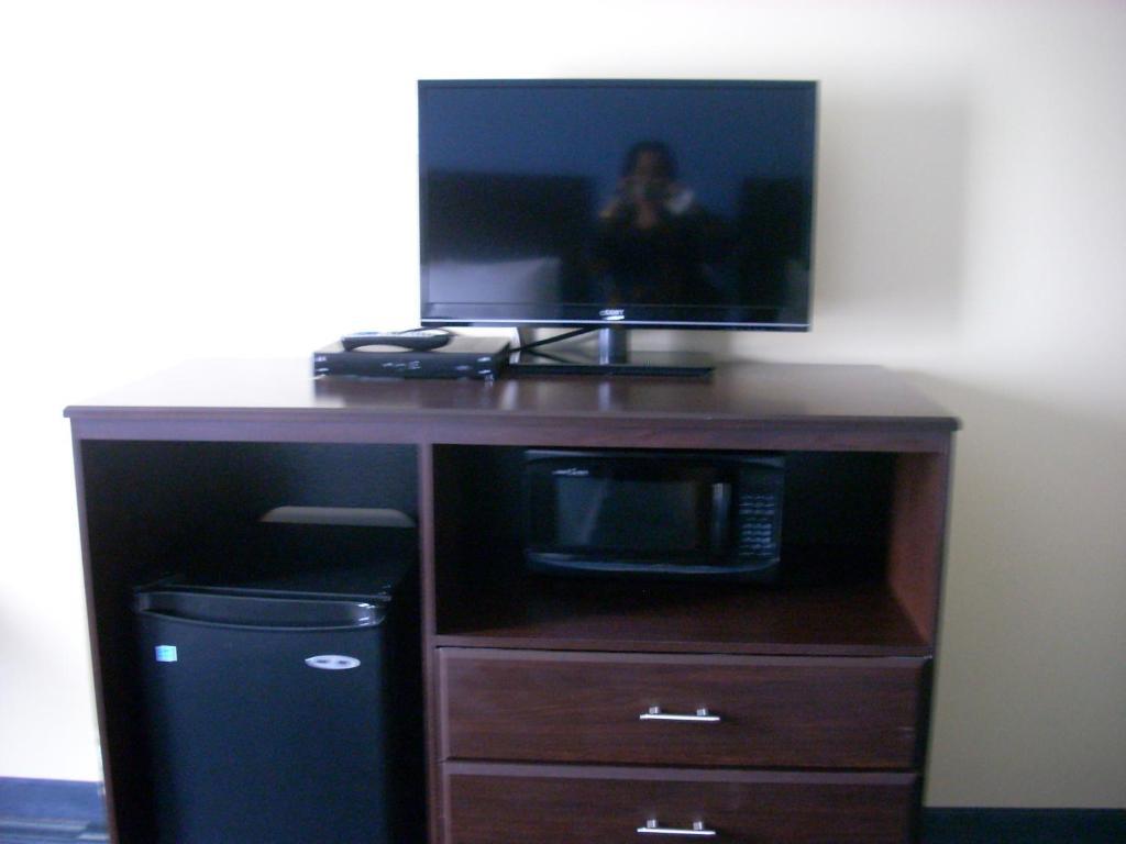 Days Inn & Suites By Wyndham Ozone Park/Jfk Airport New York Eksteriør bilde