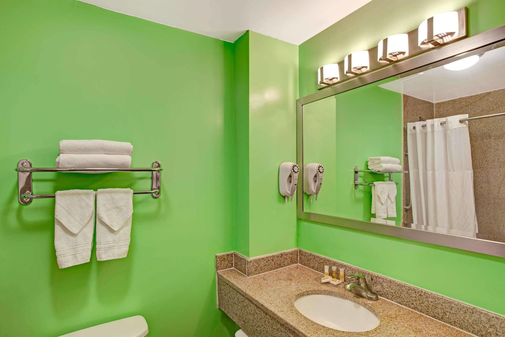 Days Inn & Suites By Wyndham Ozone Park/Jfk Airport New York Eksteriør bilde